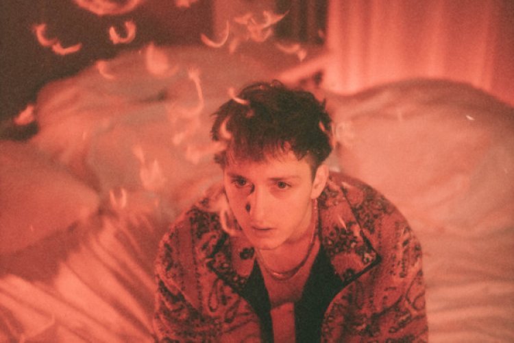 clide Releases Delicious Emo&Pop Song – “hotel room”