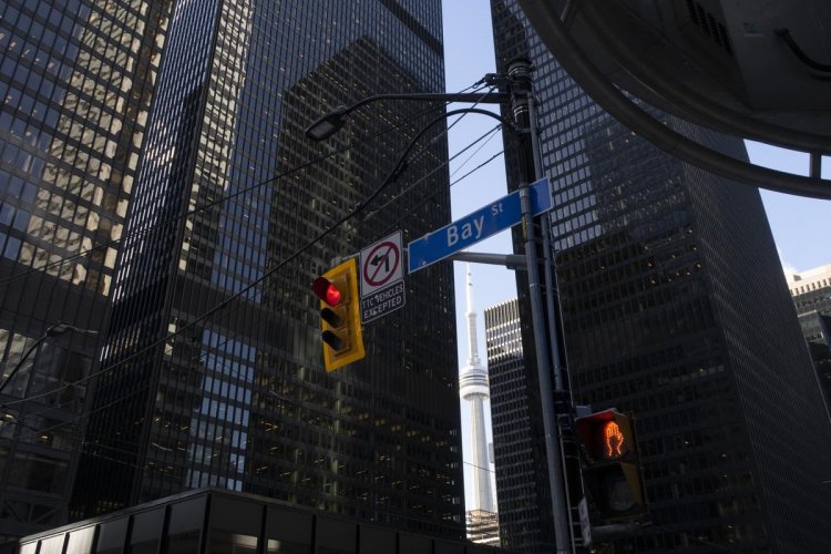 Nearly half of Canadian working women would rather quit than return to the office full-time, survey finds