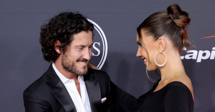 Val Chmerkovskiy Cradles Jenna Johnson's Baby Bump at the ESPYs