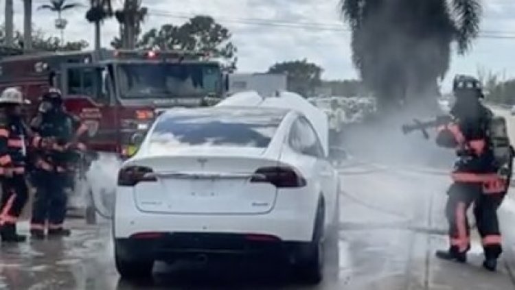 “Electric Vehicles Are Exploding From Water Damage”: Florida’s First Responders To Hurricane Ian Faced New Challenge After “Tons Of EVs Disabled”