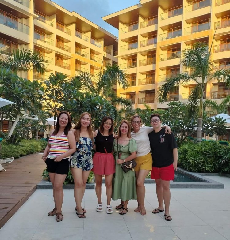 Sea Turtles, Sunset Beers & Sandbar Selfies: Our Wild, Wonderful Escape to Panglao Island